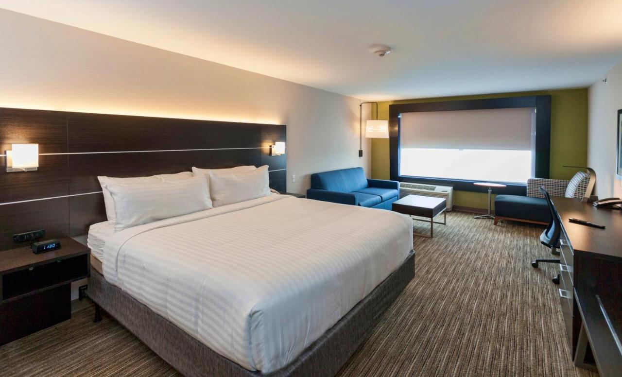 Holiday Inn Express & Suites - Dodge City By Ihg Bagian luar foto