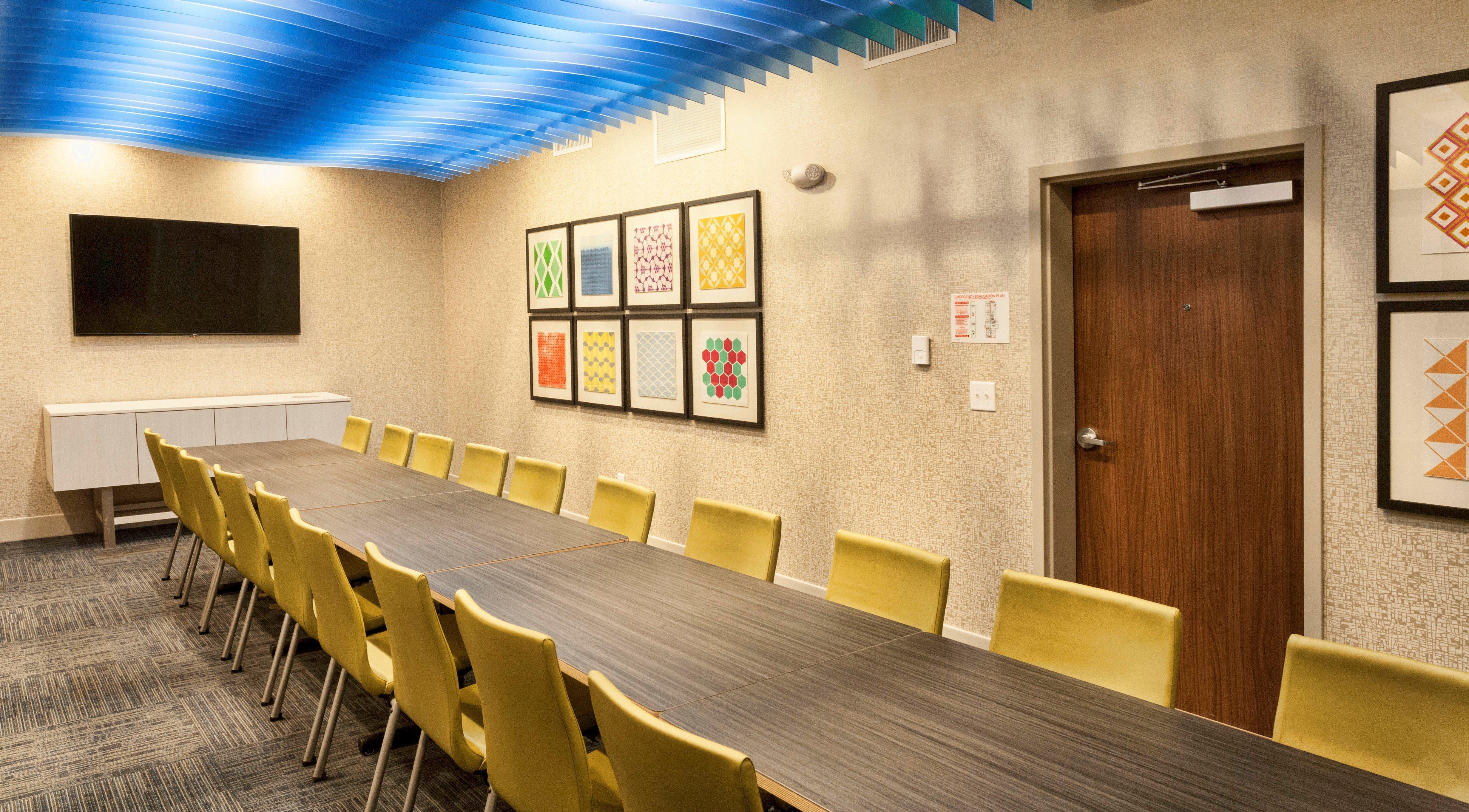Holiday Inn Express & Suites - Dodge City By Ihg Bagian luar foto
