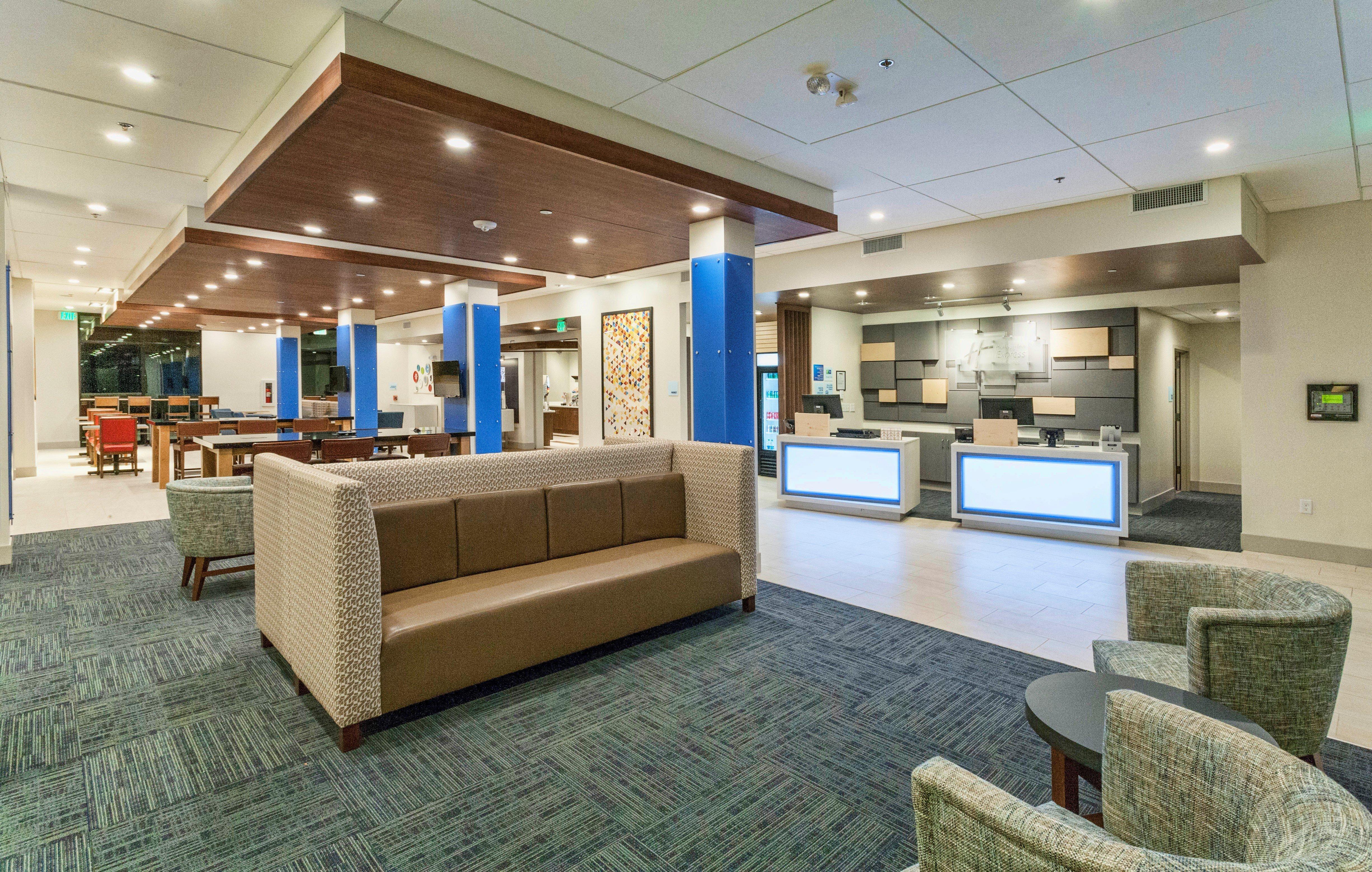 Holiday Inn Express & Suites - Dodge City By Ihg Bagian luar foto