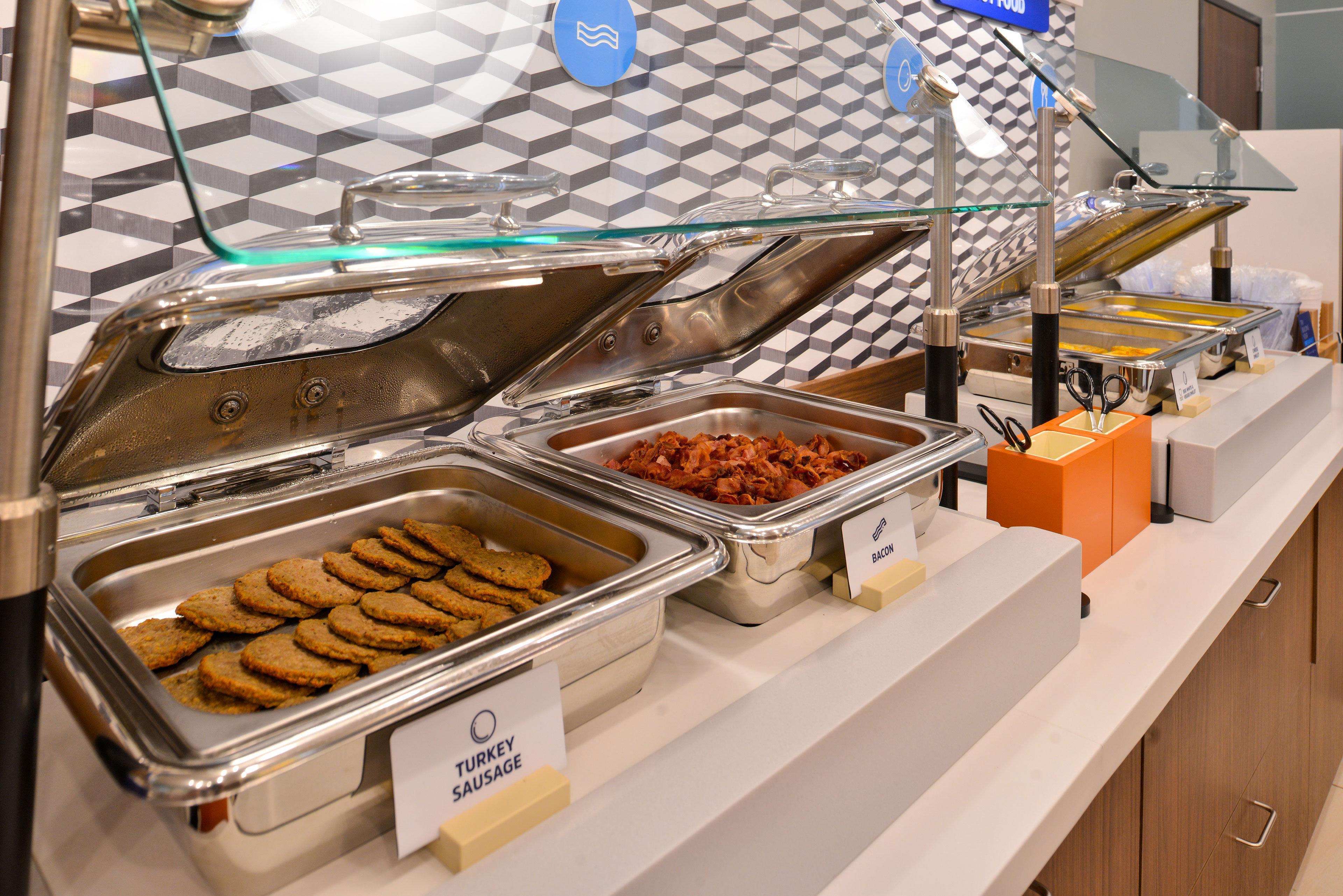 Holiday Inn Express & Suites - Dodge City By Ihg Bagian luar foto