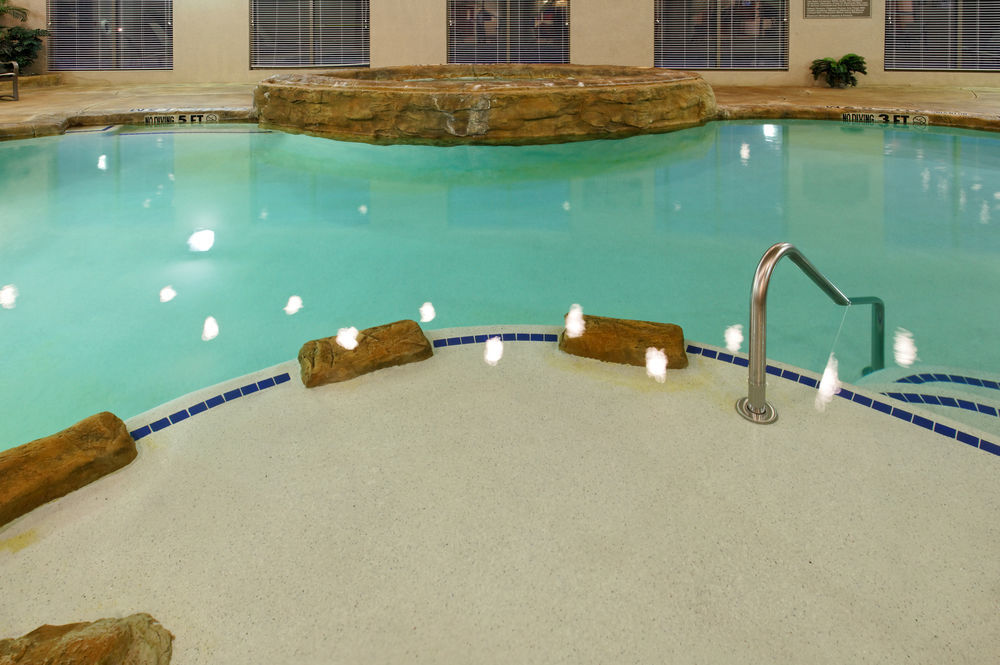 Holiday Inn Express & Suites - Dodge City By Ihg Bagian luar foto