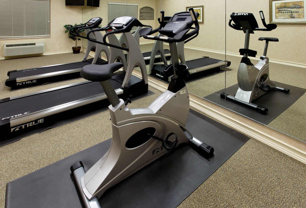 Holiday Inn Express & Suites - Dodge City By Ihg Bagian luar foto