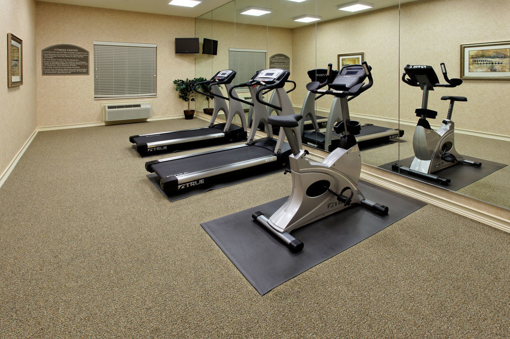 Holiday Inn Express & Suites - Dodge City By Ihg Bagian luar foto