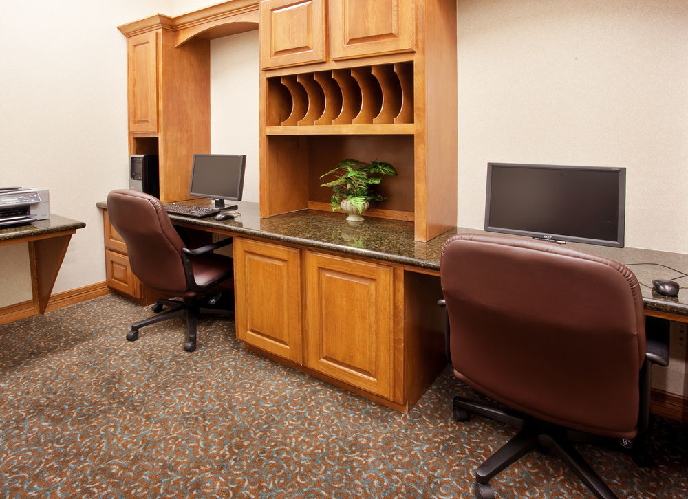 Holiday Inn Express & Suites - Dodge City By Ihg Bagian luar foto